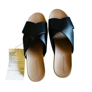 Amazon Essentials Black Cross-Strap Sandals